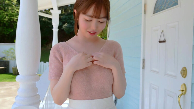 「巨乳セクシー女優・小栗操の魅惑のプールサイドビジュアル！蒼春プールサイドで感じる極上の官能」 - 画像1